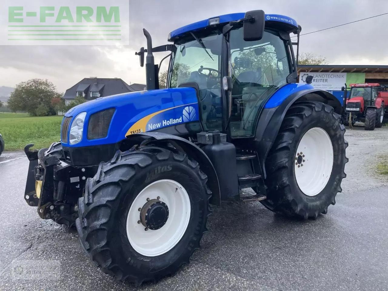 New Holland ts 135 - Traktors: foto 1 New Holland ts 135 - Traktors: foto 1