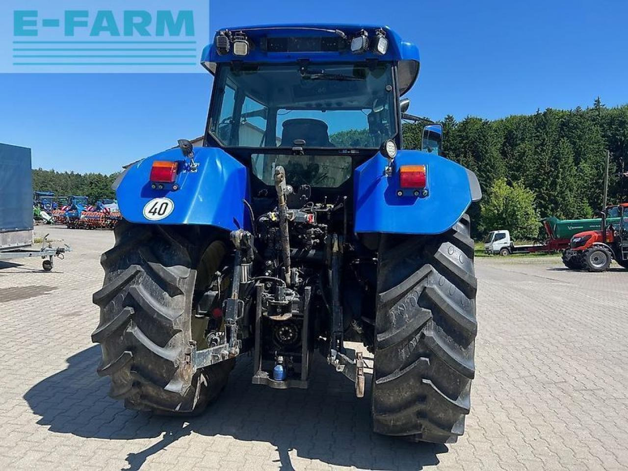 New Holland tvt 135 - Traktors: foto 3 New Holland tvt 135 - Traktors: foto 3
