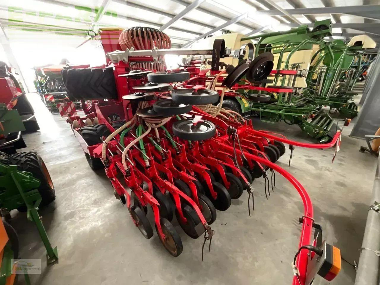 Pöttinger terrasem c4 artis plus - Sējmašīna: foto 4 Pöttinger terrasem c4 artis plus - Sējmašīna: foto 4