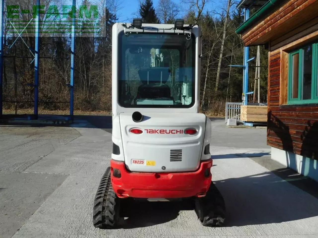 Takeuchi tb 225 ( 2.400kg ) mit hydr. verstellfahrwerk - Mini-ekskavators: foto 3 Takeuchi tb 225 ( 2.400kg ) mit hydr. verstellfahrwerk - Mini-ekskavators: foto 3