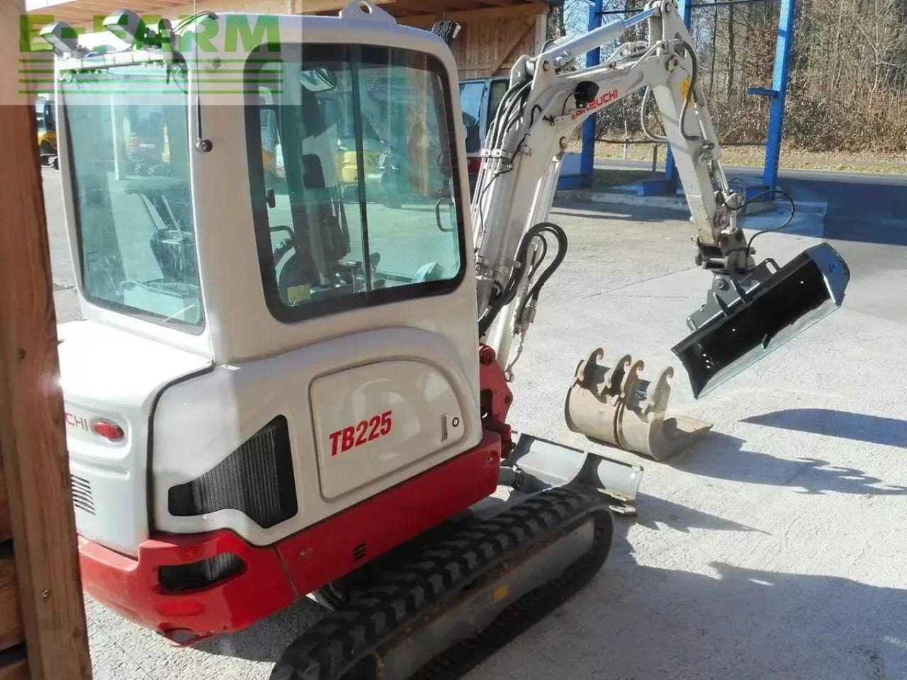 Takeuchi tb 225 ( 2.400kg ) mit hydr. verstellfahrwerk - Mini-ekskavators: foto 4 Takeuchi tb 225 ( 2.400kg ) mit hydr. verstellfahrwerk - Mini-ekskavators: foto 4