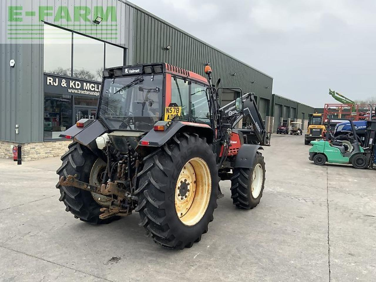 Valmet 8100 twin track reverse drive tractor - Traktors: foto 3 Valmet 8100 twin track reverse drive tractor - Traktors: foto 3