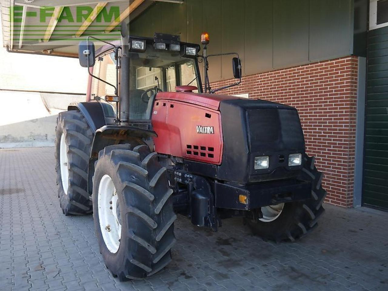 Valtra 8450 - Traktors: foto 2 Valtra 8450 - Traktors: foto 2