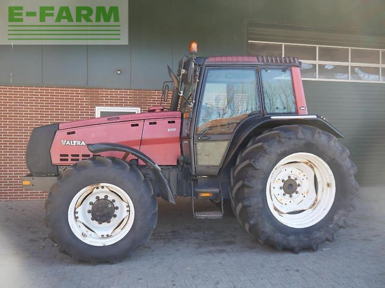 Valtra 8450 - Traktors: foto 5 Valtra 8450 - Traktors: foto 5