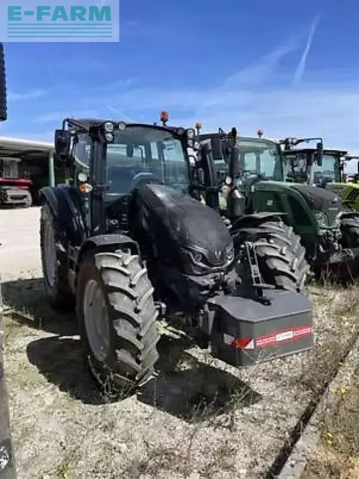 Valtra g125 - Traktors: foto 1 Valtra g125 - Traktors: foto 1