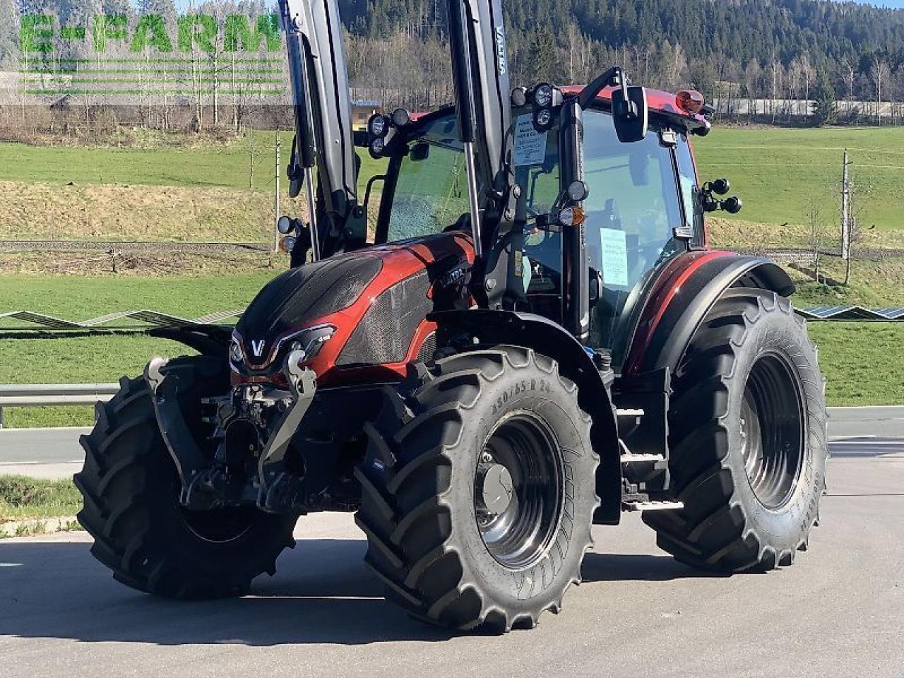 Valtra g125 ea + frontlader g4l - Traktors: foto 1 Valtra g125 ea + frontlader g4l - Traktors: foto 1