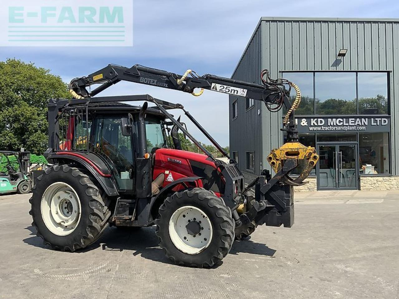 Valtra n123 hi tech tractor with roof mounted botex 560tl crane (st23285) - Traktors: foto 3 Valtra n123 hi tech tractor with roof mounted botex 560tl crane (st23285) - Traktors: foto 3