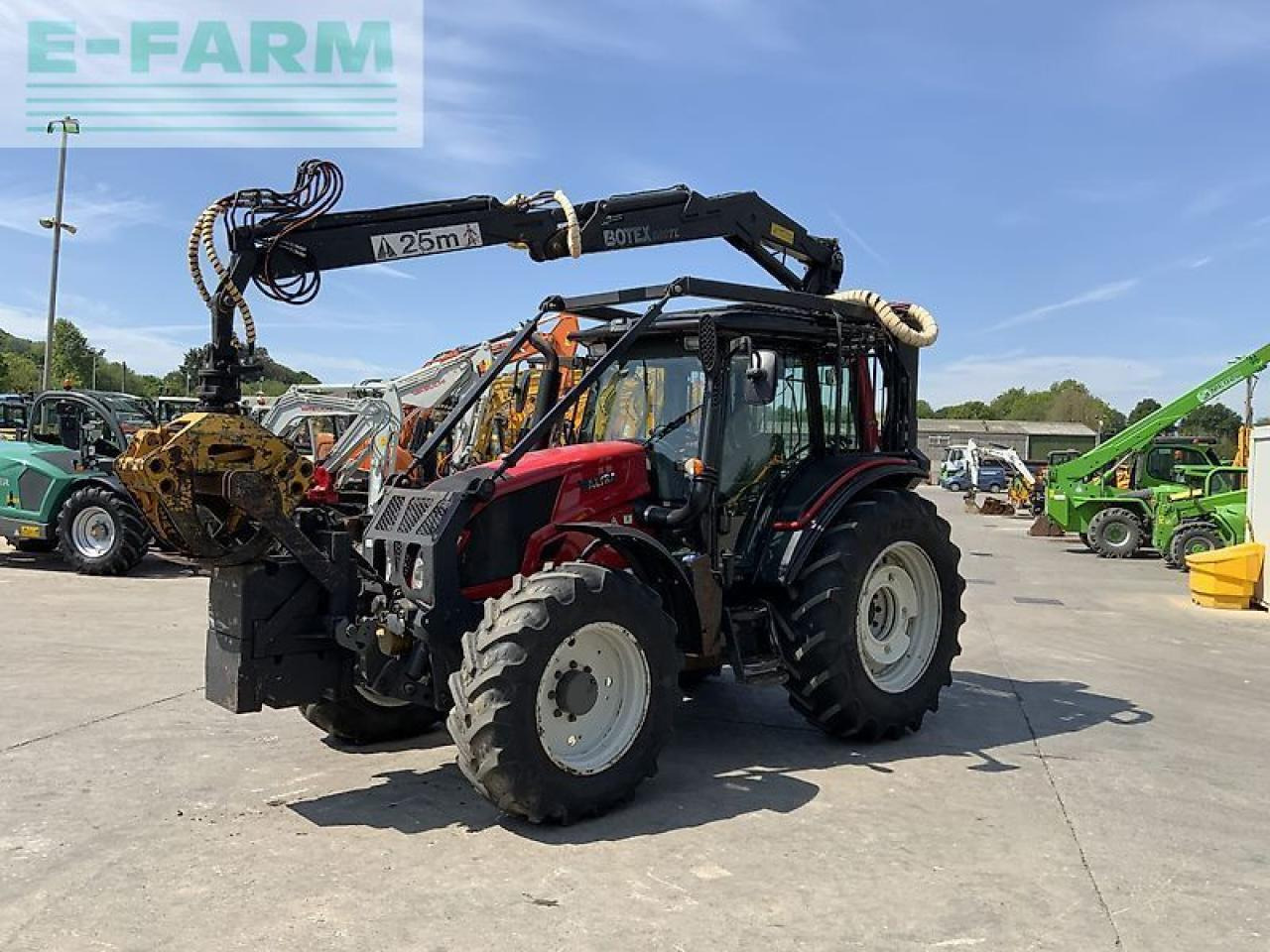 Valtra n123 hi tech tractor with roof mounted botex 560tl crane (st23285) - Traktors: foto 5 Valtra n123 hi tech tractor with roof mounted botex 560tl crane (st23285) - Traktors: foto 5
