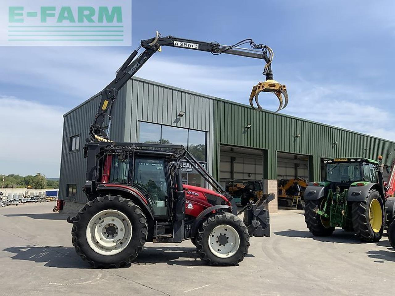 Traktors Valtra n123 hi tech tractor with roof mounted botex 560tl crane (st23285): foto 14