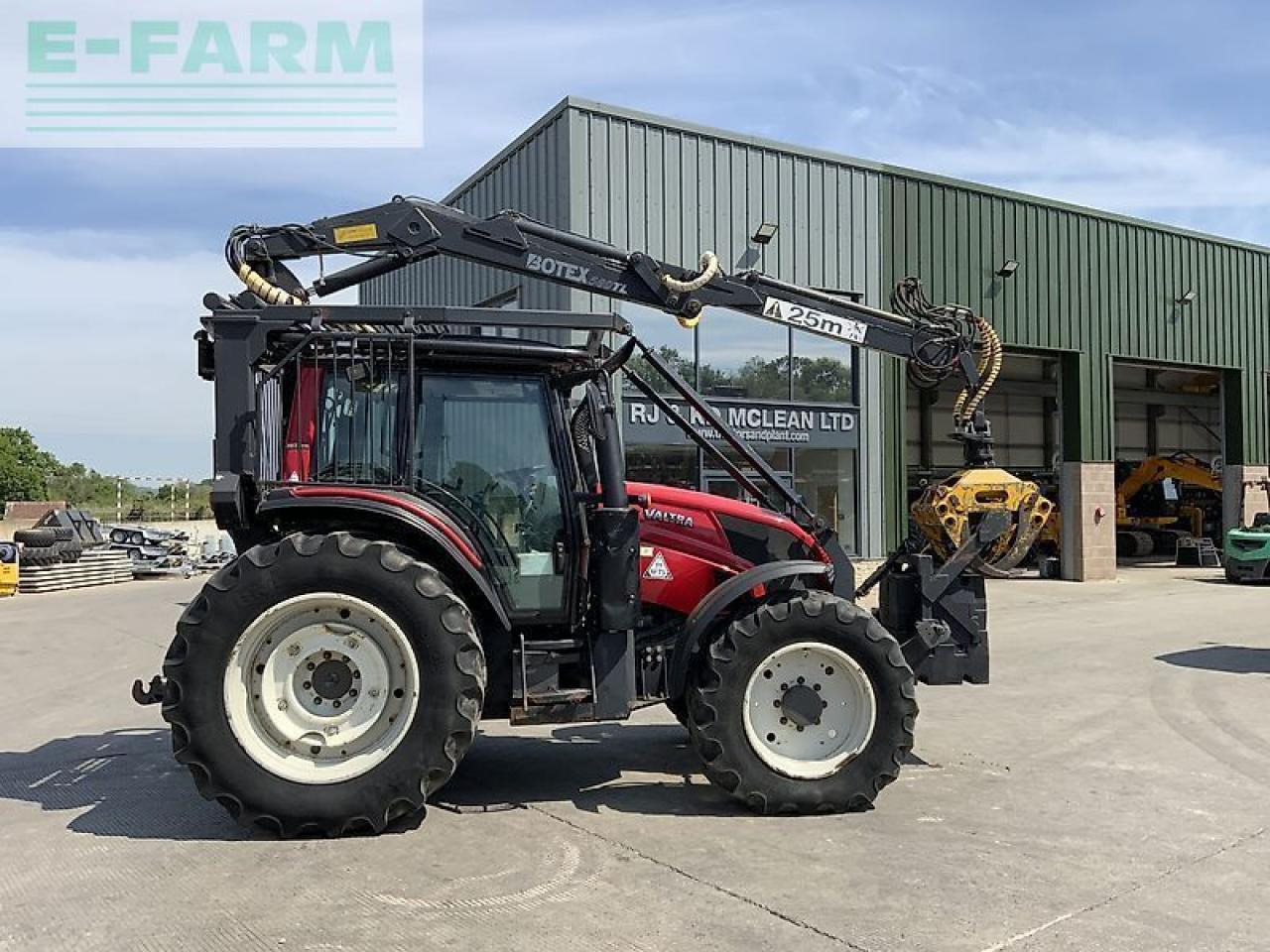 Valtra n123 hi tech tractor with roof mounted botex 560tl crane (st23285) - Traktors: foto 2 Valtra n123 hi tech tractor with roof mounted botex 560tl crane (st23285) - Traktors: foto 2