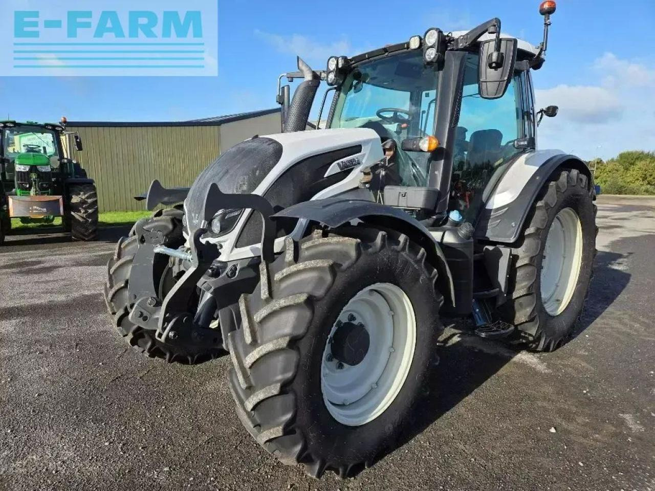 Valtra n124 hitech h5 HiTech - Traktors: foto 1 Valtra n124 hitech h5 HiTech - Traktors: foto 1
