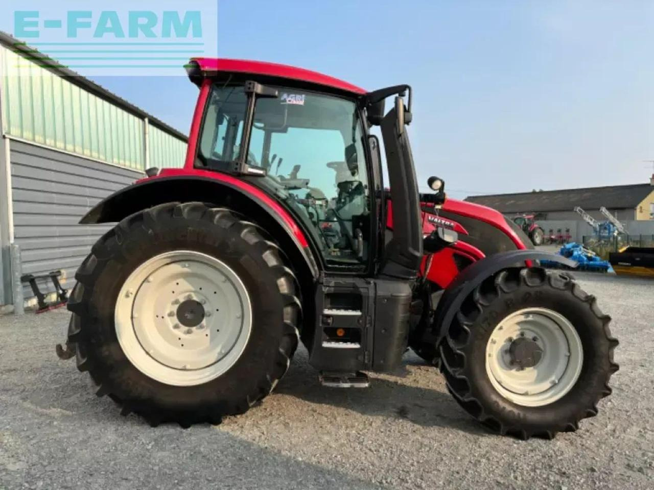 Valtra n135h - Traktors: foto 2 Valtra n135h - Traktors: foto 2