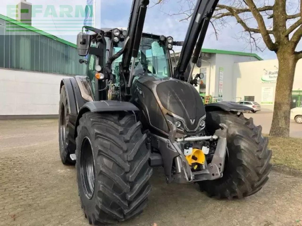 Valtra n175a - Traktors: foto 1 Valtra n175a - Traktors: foto 1