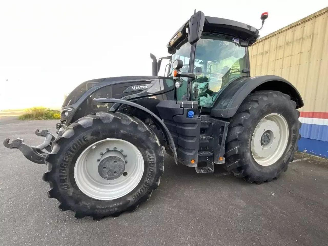 Valtra s324 - Traktors: foto 1 Valtra s324 - Traktors: foto 1