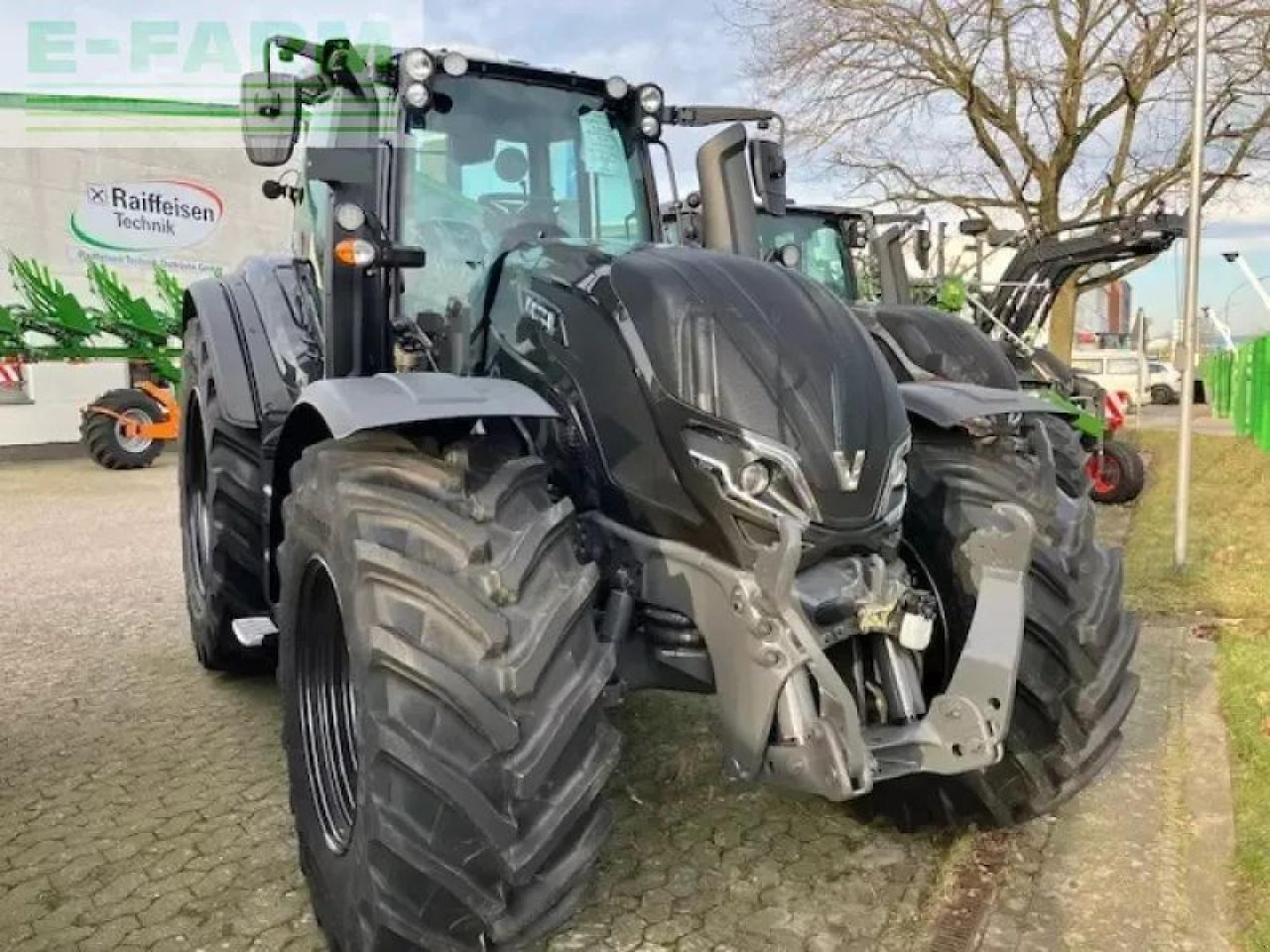 Valtra t 215a - Traktors: foto 1 Valtra t 215a - Traktors: foto 1