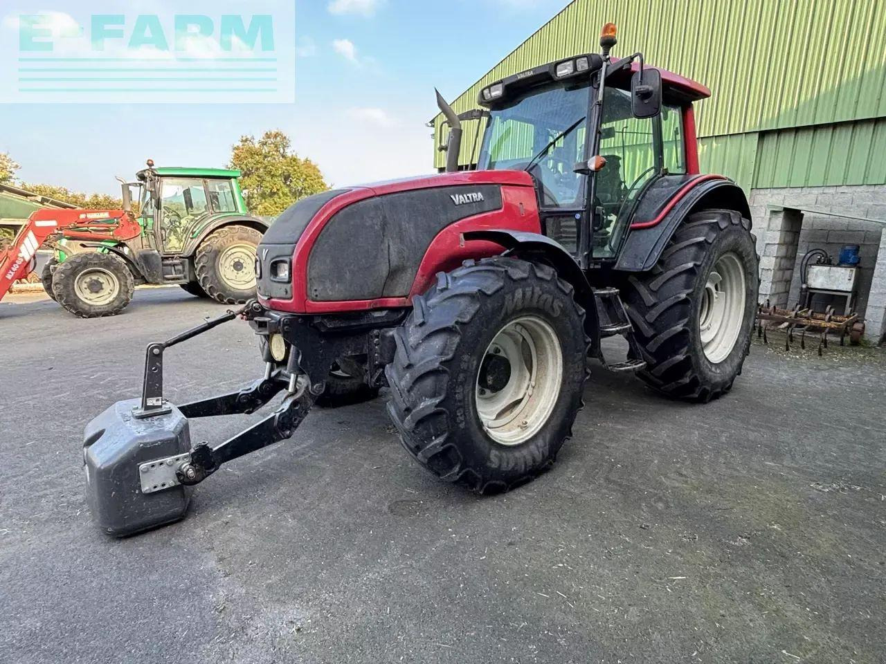 Valtra t121 hitech HiTech - Traktors: foto 2 Valtra t121 hitech HiTech - Traktors: foto 2