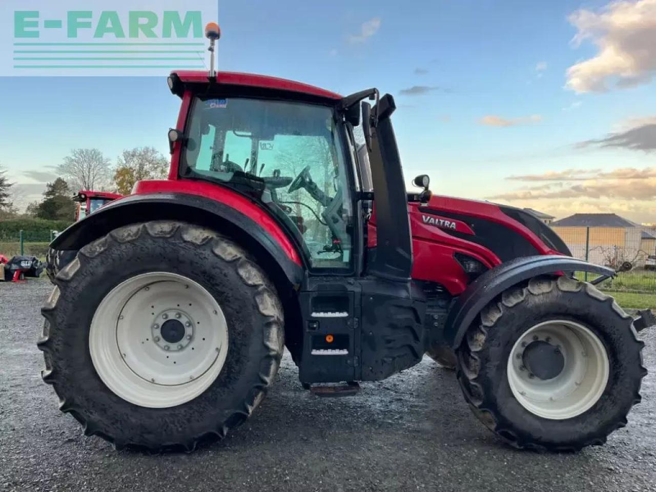 Valtra t144 h - Traktors: foto 2 Valtra t144 h - Traktors: foto 2