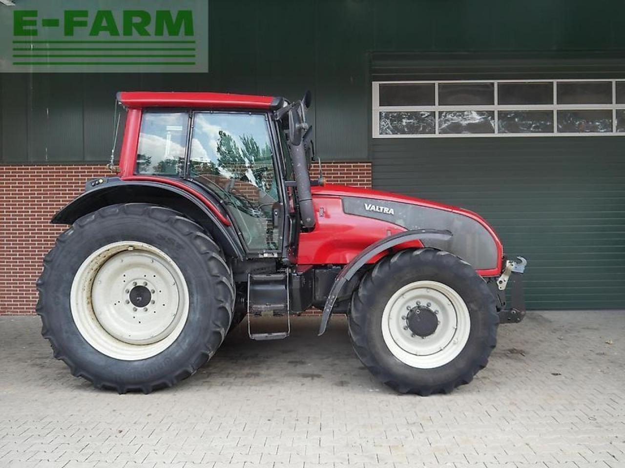 Valtra t151e hitech fzw HiTech - Traktors: foto 5 Valtra t151e hitech fzw HiTech - Traktors: foto 5