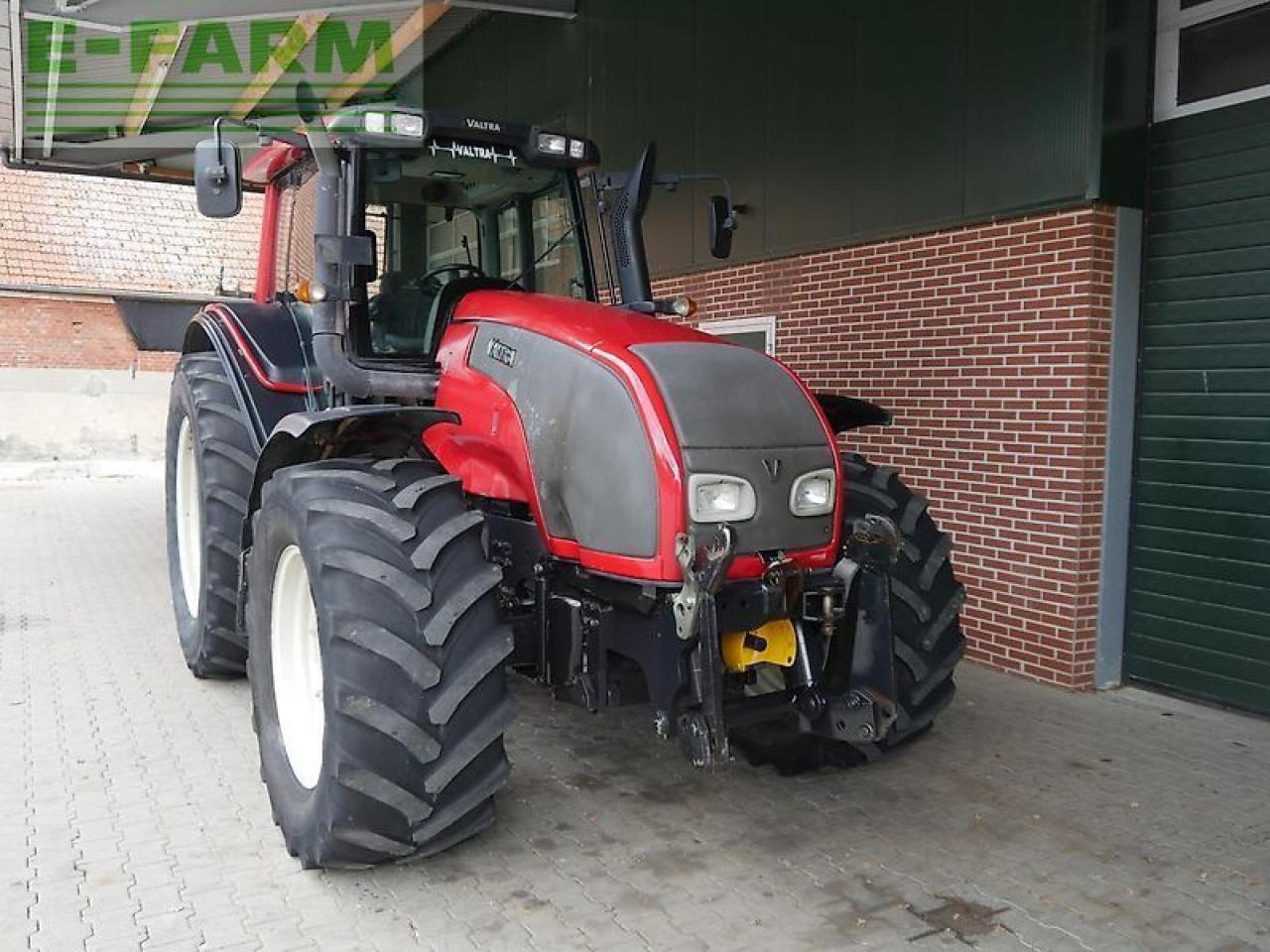 Valtra t151e hitech fzw HiTech - Traktors: foto 2 Valtra t151e hitech fzw HiTech - Traktors: foto 2
