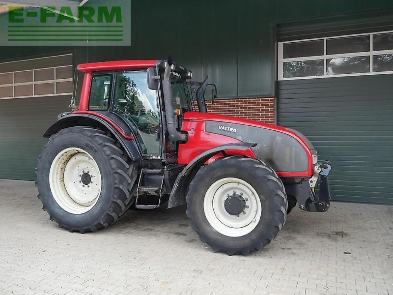 Valtra t151e hitech fzw HiTech - Traktors: foto 1 Valtra t151e hitech fzw HiTech - Traktors: foto 1