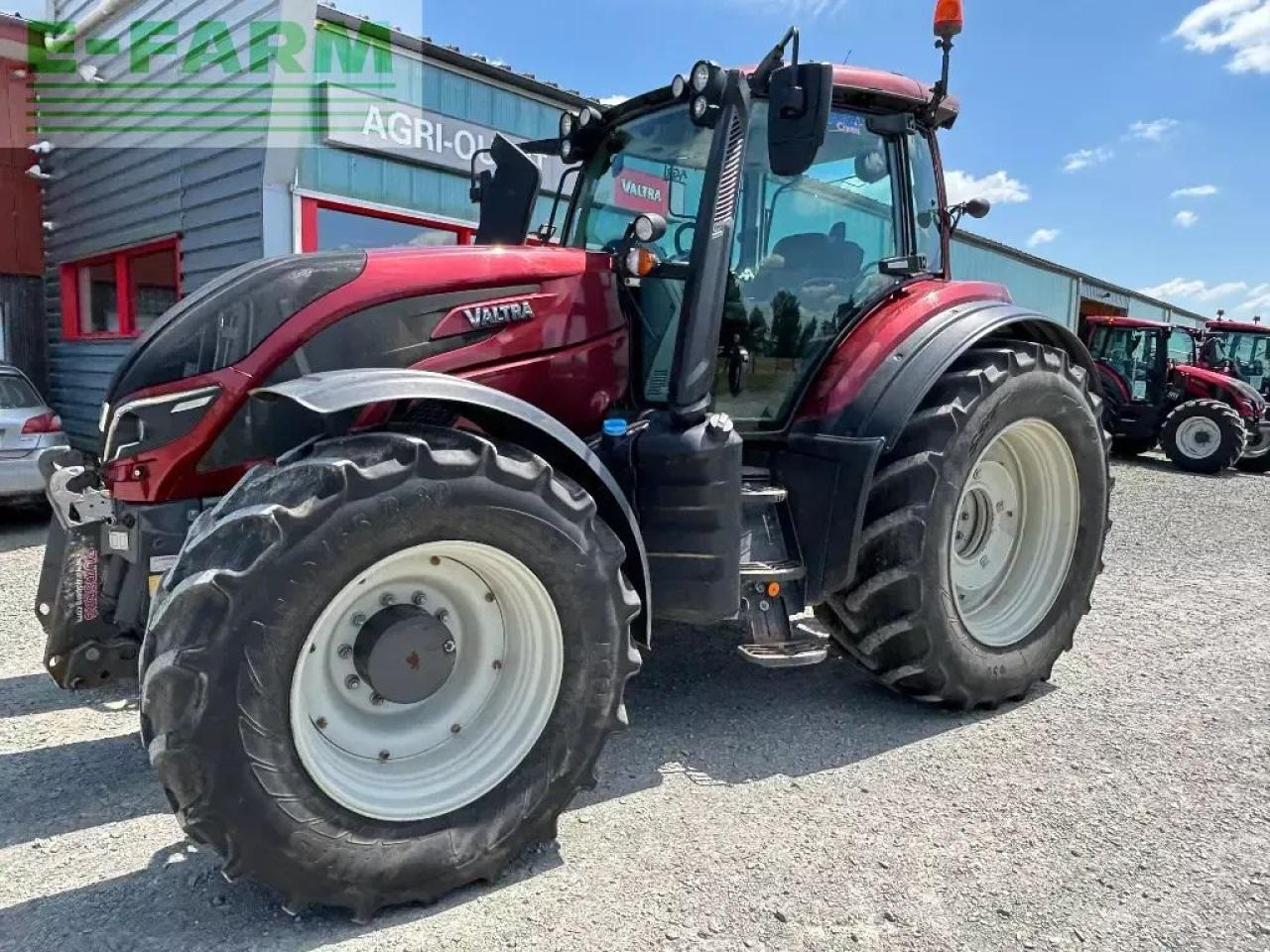 Valtra t174 active - Traktors: foto 1 Valtra t174 active - Traktors: foto 1