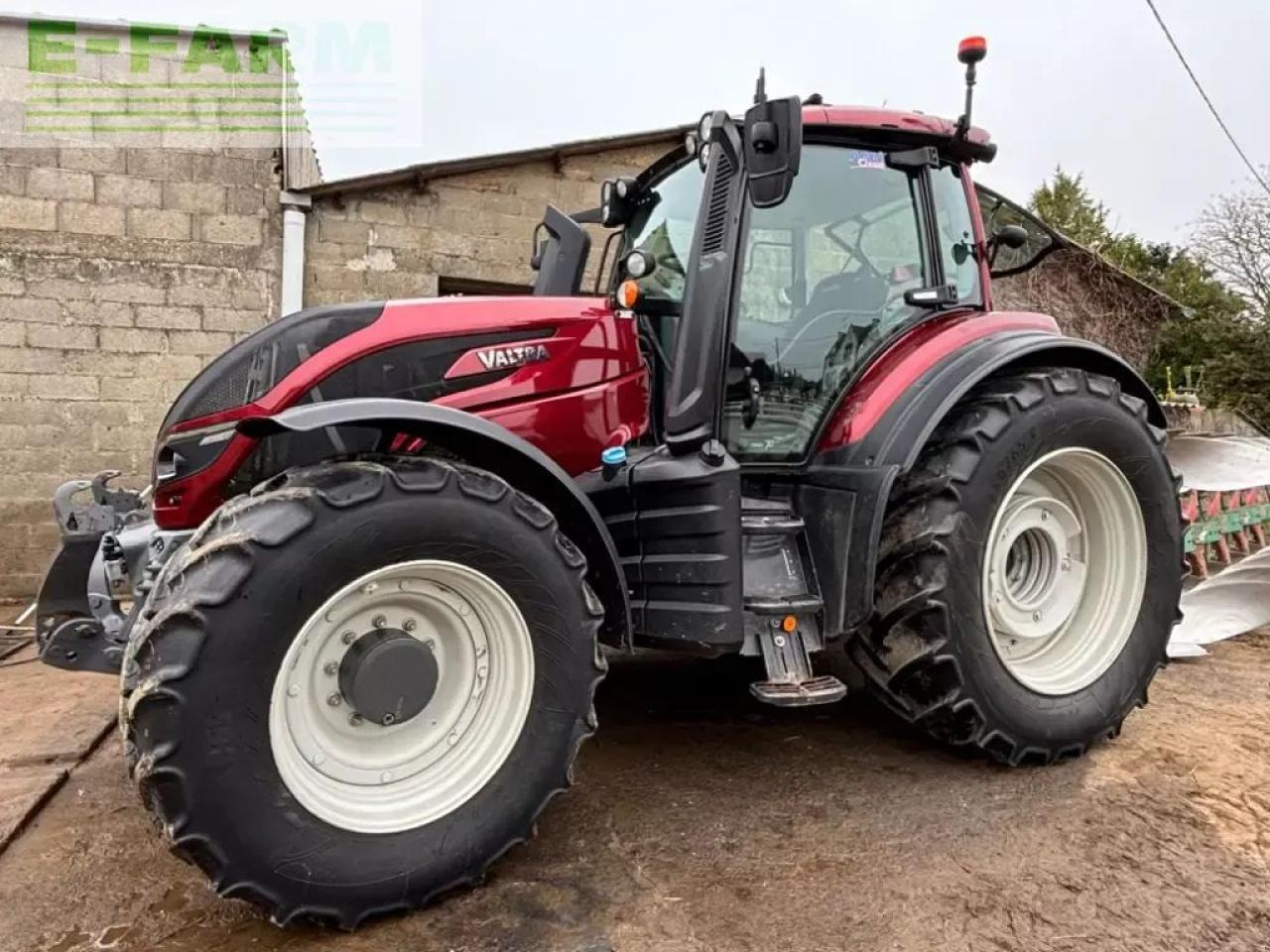 Valtra t174ea - Traktors: foto 1 Valtra t174ea - Traktors: foto 1