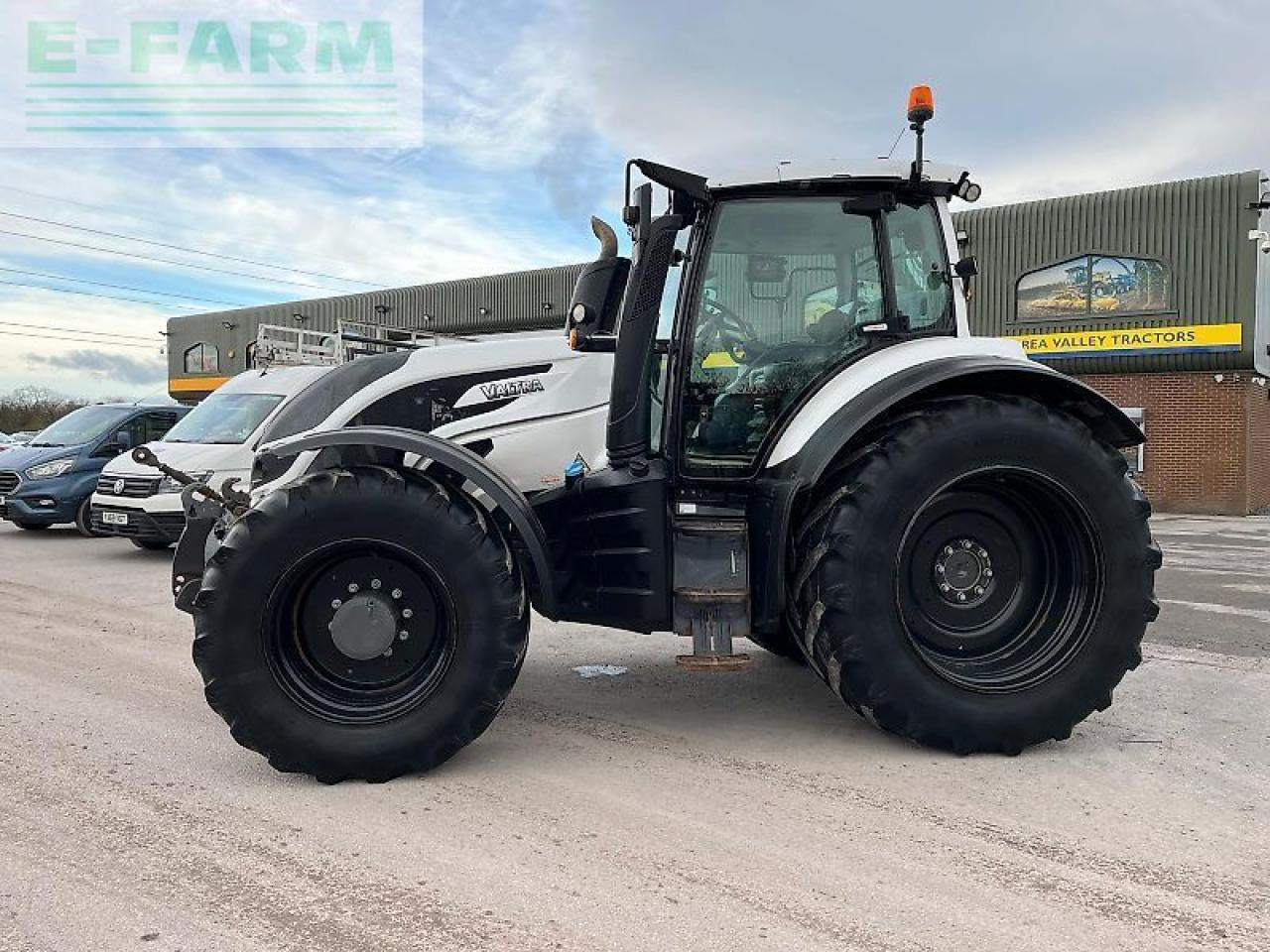 Valtra t234 - Traktors: foto 2 Valtra t234 - Traktors: foto 2
