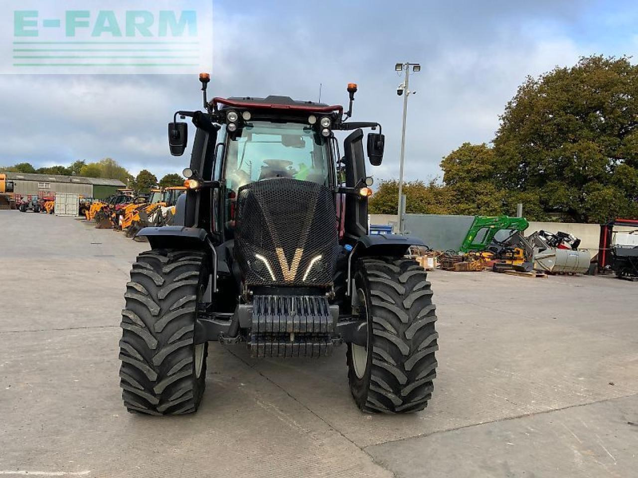 Valtra t235 active twin track reverse drive Active - Traktors: foto 3 Valtra t235 active twin track reverse drive Active - Traktors: foto 3