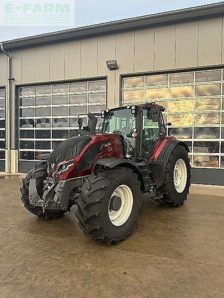 Valtra t235d - Traktors: foto 1 Valtra t235d - Traktors: foto 1