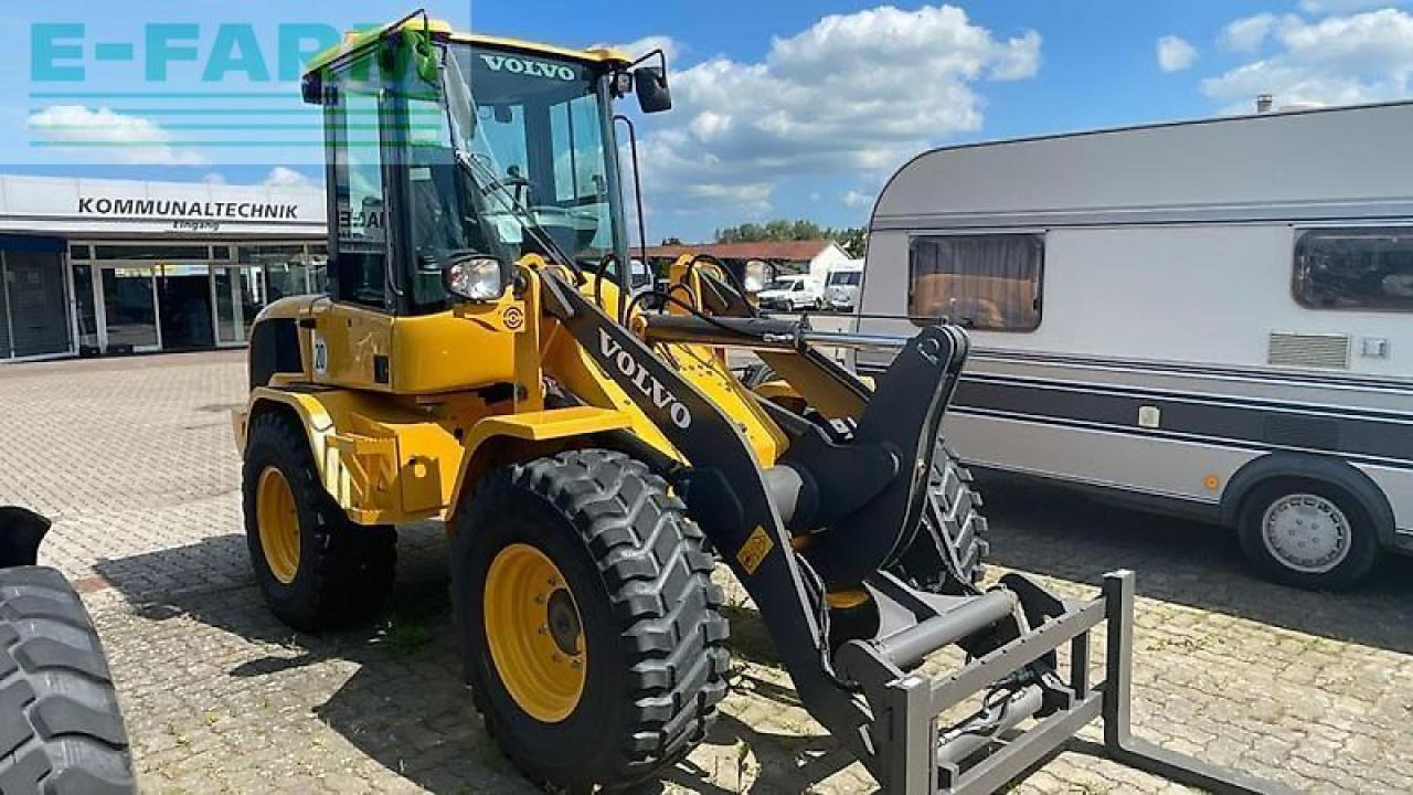 Volvo volvo l 30 - Mini-ekskavators: foto 1 Volvo volvo l 30 - Mini-ekskavators: foto 1