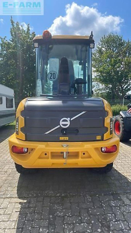 Volvo volvo l 30 - Mini-ekskavators: foto 4 Volvo volvo l 30 - Mini-ekskavators: foto 4