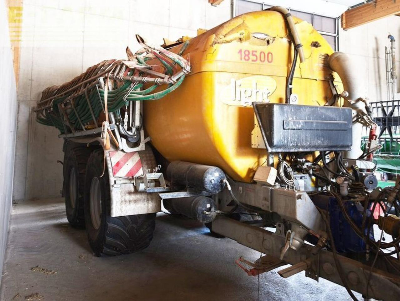 Light 18.500 polyesterfass mit unfallschaden - Šķidrmēslu muca: foto 4 Light 18.500 polyesterfass mit unfallschaden - Šķidrmēslu muca: foto 4