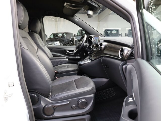 MERCEDES-BENZ EQV 300 Avantgarde,lang,7Sitze,2xSchiebetür,LED... - Pasažieru furgons, Elektriskais furgons: foto 5 MERCEDES-BENZ EQV 300 Avantgarde,lang,7Sitze,2xSchiebetür,LED... - Pasažieru furgons, Elektriskais furgons: foto 5