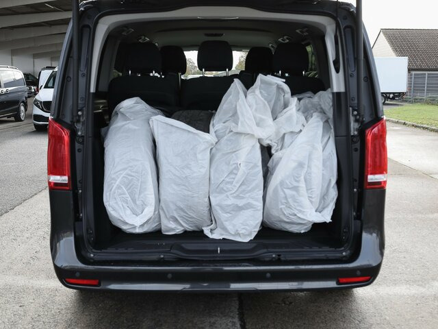 MERCEDES-BENZ EQV 300 lang,7Sitze,Schiebetür elektrisch,LED... - Pasažieru furgons, Elektriskais furgons: foto 2 MERCEDES-BENZ EQV 300 lang,7Sitze,Schiebetür elektrisch,LED... - Pasažieru furgons, Elektriskais furgons: foto 2