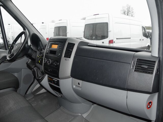 MERCEDES-BENZ Sprinter 311 CDI DOKA Pritsche,AHK,Standheizung - Automašīna ar kravas platformu, Kravas-pasažieru furgons: foto 2 MERCEDES-BENZ Sprinter 311 CDI DOKA Pritsche,AHK,Standheizung - Automašīna ar kravas platformu, Kravas-pasažieru furgons: foto 2