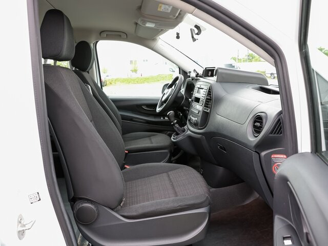 MERCEDES-BENZ Vito 111 TourerPro,lang,8Sitzer,Klima,Standhzg. - Pasažieru furgons: foto 4 MERCEDES-BENZ Vito 111 TourerPro,lang,8Sitzer,Klima,Standhzg. - Pasažieru furgons: foto 4