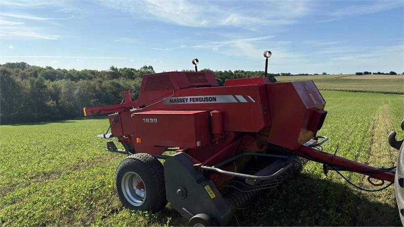 Massey Ferguson 1839 Småballe presser - Ruļļu ietinējs: foto 2 Massey Ferguson 1839 Småballe presser - Ruļļu ietinējs: foto 2