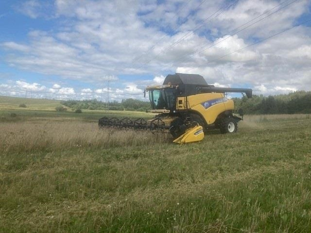 New Holland CR 980 1050er hjul og 30Fod 4 hjulstræk - Labības kombains: foto 1 New Holland CR 980 1050er hjul og 30Fod 4 hjulstræk - Labības kombains: foto 1