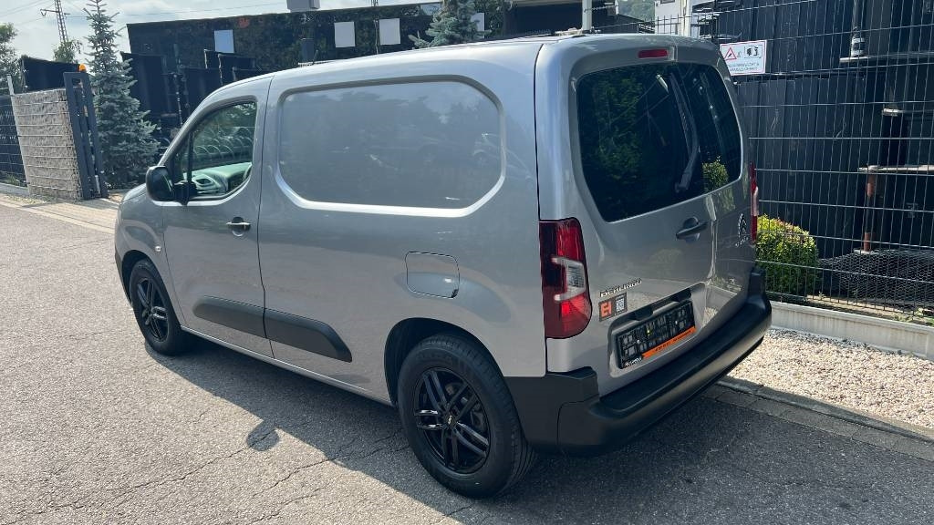 Citroën Berlingo 1.5 Blue HDI, Kasten, 8 Reifen, Klima - Furgons ar slēgtā virsbūve: foto 5 Citroën Berlingo 1.5 Blue HDI, Kasten, 8 Reifen, Klima - Furgons ar slēgtā virsbūve: foto 5