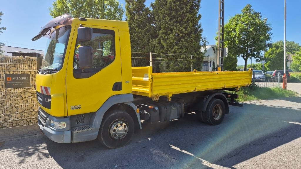DAF Lkw 3-Seiten-Kipper Meiller 45.220, 2 x AHK, Servo - Kravas automašīna pašizgāzējs: foto 1 DAF Lkw 3-Seiten-Kipper Meiller 45.220, 2 x AHK, Servo - Kravas automašīna pašizgāzējs: foto 1