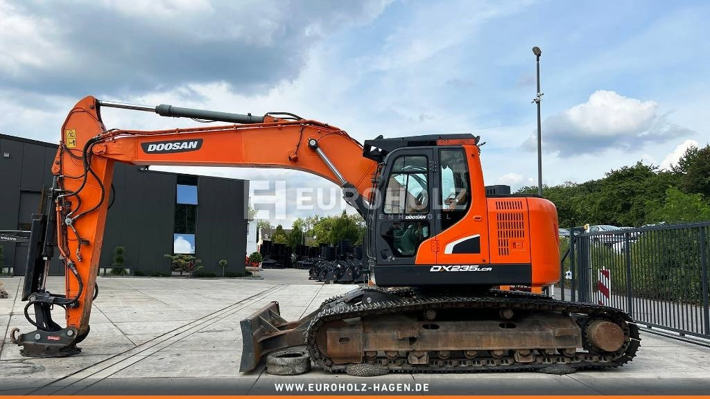 Doosan Kettenbagger DX 235 LCR-5, hyd. SW OilQuick 70-55 - Kāpurķēžu ekskavators: foto 3 Doosan Kettenbagger DX 235 LCR-5, hyd. SW OilQuick 70-55 - Kāpurķēžu ekskavators: foto 3