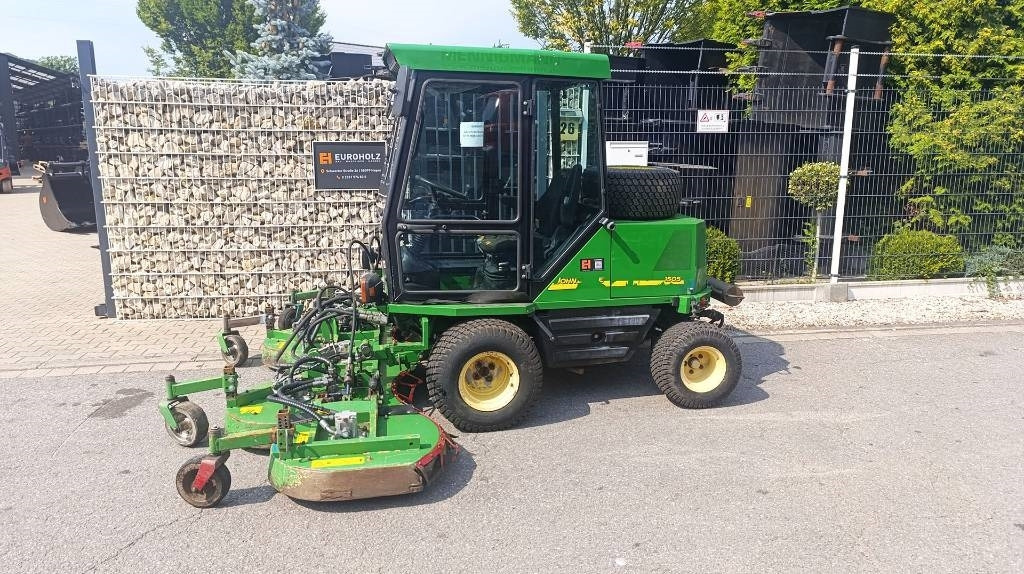 John Deere 1505 vollhydr. Großflächenmäher 3 m Mähwerk Allrad - Pļāvējs: foto 4 John Deere 1505 vollhydr. Großflächenmäher 3 m Mähwerk Allrad - Pļāvējs: foto 4