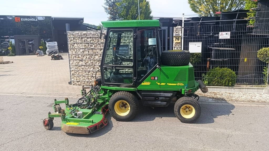 John Deere 1505 vollhydr. Großflächenmäher 3 m Mähwerk Allrad - Pļāvējs: foto 5 John Deere 1505 vollhydr. Großflächenmäher 3 m Mähwerk Allrad - Pļāvējs: foto 5