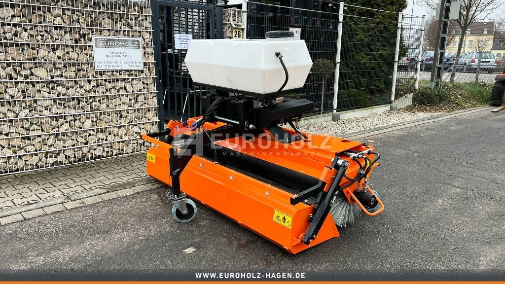 Kehrmaschine ZM2000 Stapleraufnahme - Birste - Komunālā/ Specializētā tehnika: foto 1 Kehrmaschine ZM2000 Stapleraufnahme - Birste - Komunālā/ Specializētā tehnika: foto 1