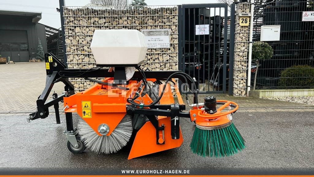 Kehrmaschine ZM2000 mit Seitenbesen - Birste - Komunālā/ Specializētā tehnika: foto 3 Kehrmaschine ZM2000 mit Seitenbesen - Birste - Komunālā/ Specializētā tehnika: foto 3