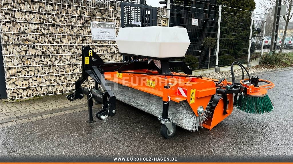 Kehrmaschine ZM2000 mit Seitenbesen - Birste - Komunālā/ Specializētā tehnika: foto 2 Kehrmaschine ZM2000 mit Seitenbesen - Birste - Komunālā/ Specializētā tehnika: foto 2
