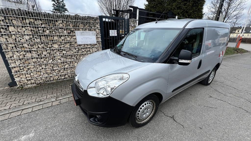 Opel Combo 1.3, Kasten, Transporter, Werkstattschränke - Furgons ar slēgtā virsbūve: foto 1 Opel Combo 1.3, Kasten, Transporter, Werkstattschränke - Furgons ar slēgtā virsbūve: foto 1