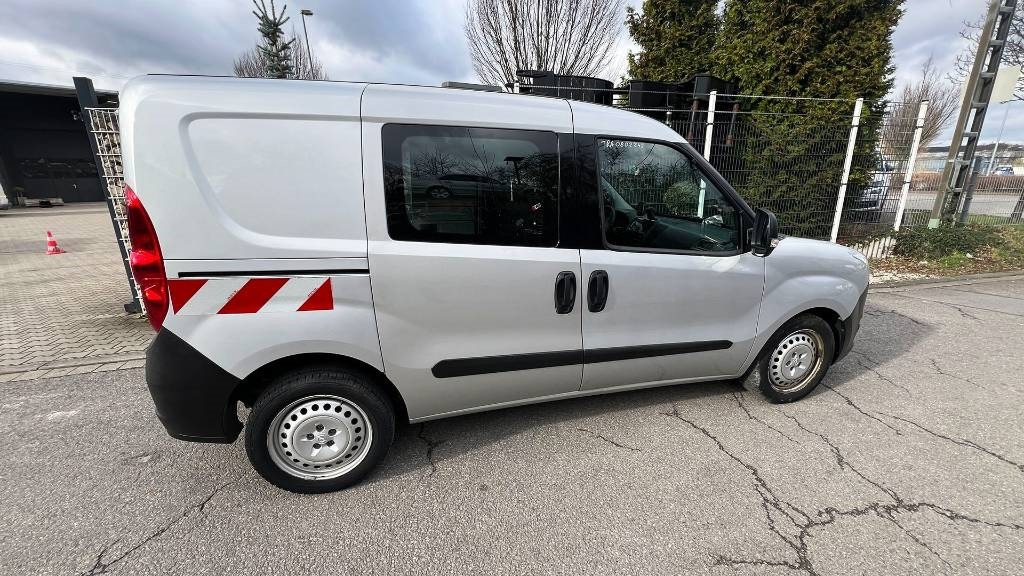 Opel Combo 1.3, Kasten, Transporter, Werkstattschränke - Furgons ar slēgtā virsbūve: foto 5 Opel Combo 1.3, Kasten, Transporter, Werkstattschränke - Furgons ar slēgtā virsbūve: foto 5