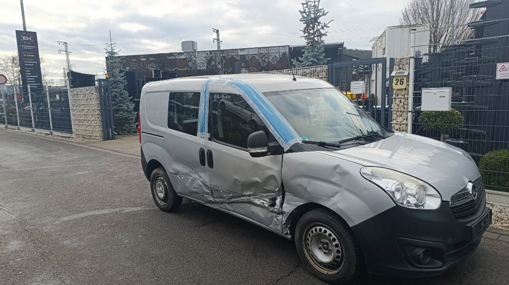 Opel Combo Kastenwagen Transp. Seitenschaden fahrbereit - Furgons ar slēgtā virsbūve: foto 1 Opel Combo Kastenwagen Transp. Seitenschaden fahrbereit - Furgons ar slēgtā virsbūve: foto 1
