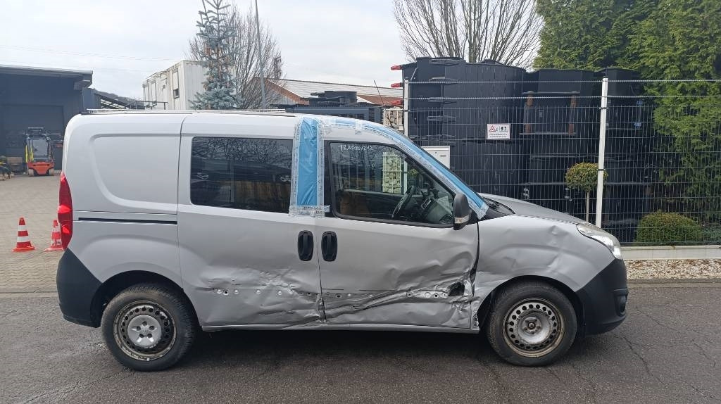 Opel Combo Kastenwagen Transp. Seitenschaden fahrbereit - Furgons ar slēgtā virsbūve: foto 4 Opel Combo Kastenwagen Transp. Seitenschaden fahrbereit - Furgons ar slēgtā virsbūve: foto 4